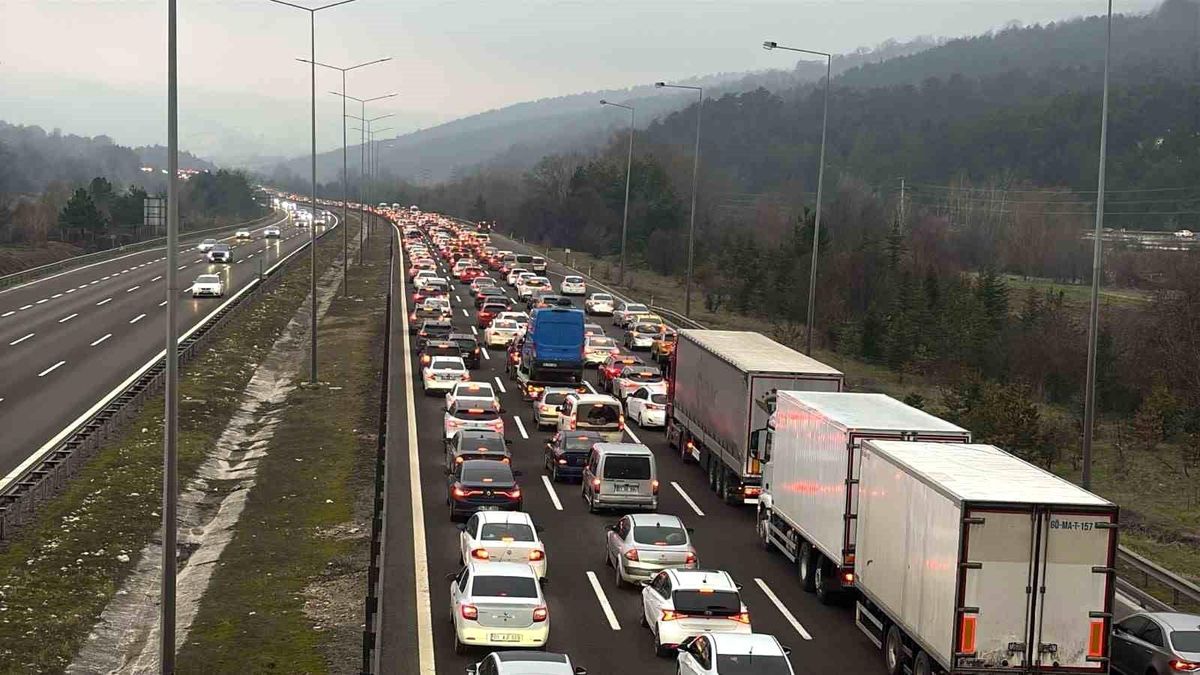 Ramazan Bayramı Tatilinde Bolu TEM Otoyolu'ndan 331 Binin Üzerinde Araç Geçişi