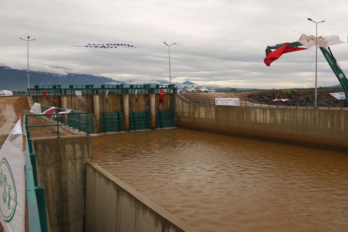 Hatay’da 585 Bin Dekar Tarım Arazisi Karasu Regülatörü ile Sulanacak, Üretim 10 Milyar Lira Artacak