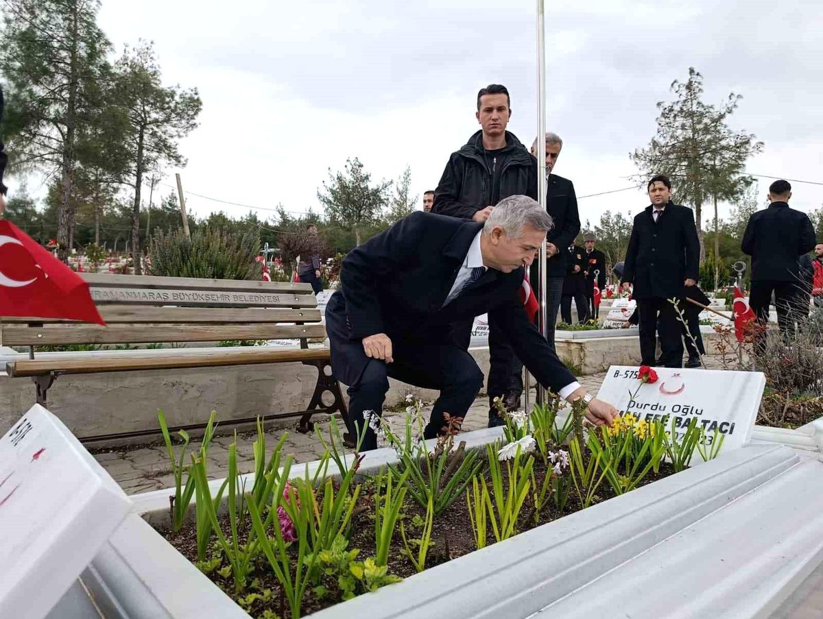 Kahramanmaraş’ta Şehitlik ve Deprem Şehitleri Mezarlığında Duygusal Anma Törenleri