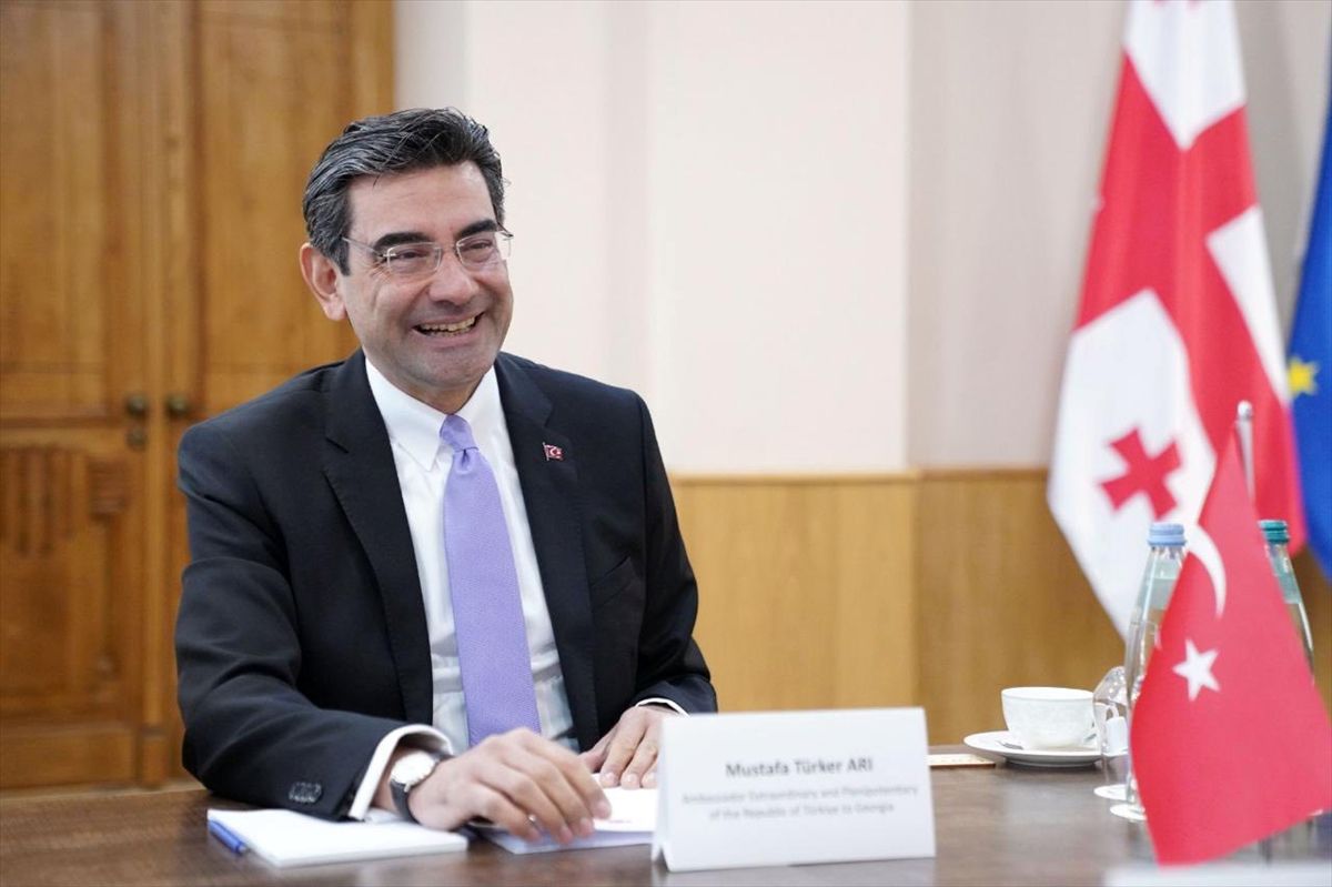 Gürcistan Dışişleri Bakanı Botchorishvili, Türkiye Büyükelçisi Arı ile Stratejik İşbirliğini Görüştü