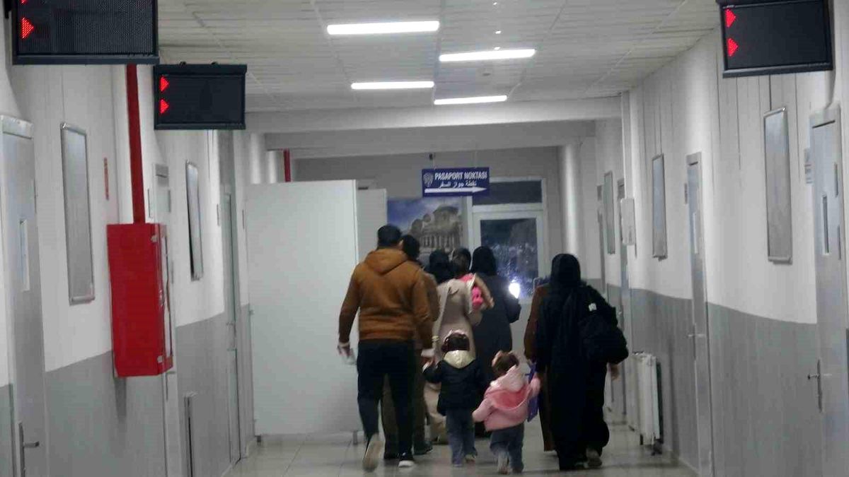 Kilis'te Suriyelilerin Gönüllü Geri Dönüşü Öncüpınar ve Çobanbey Sınır Kapılarında Hızla Devam Ediyor