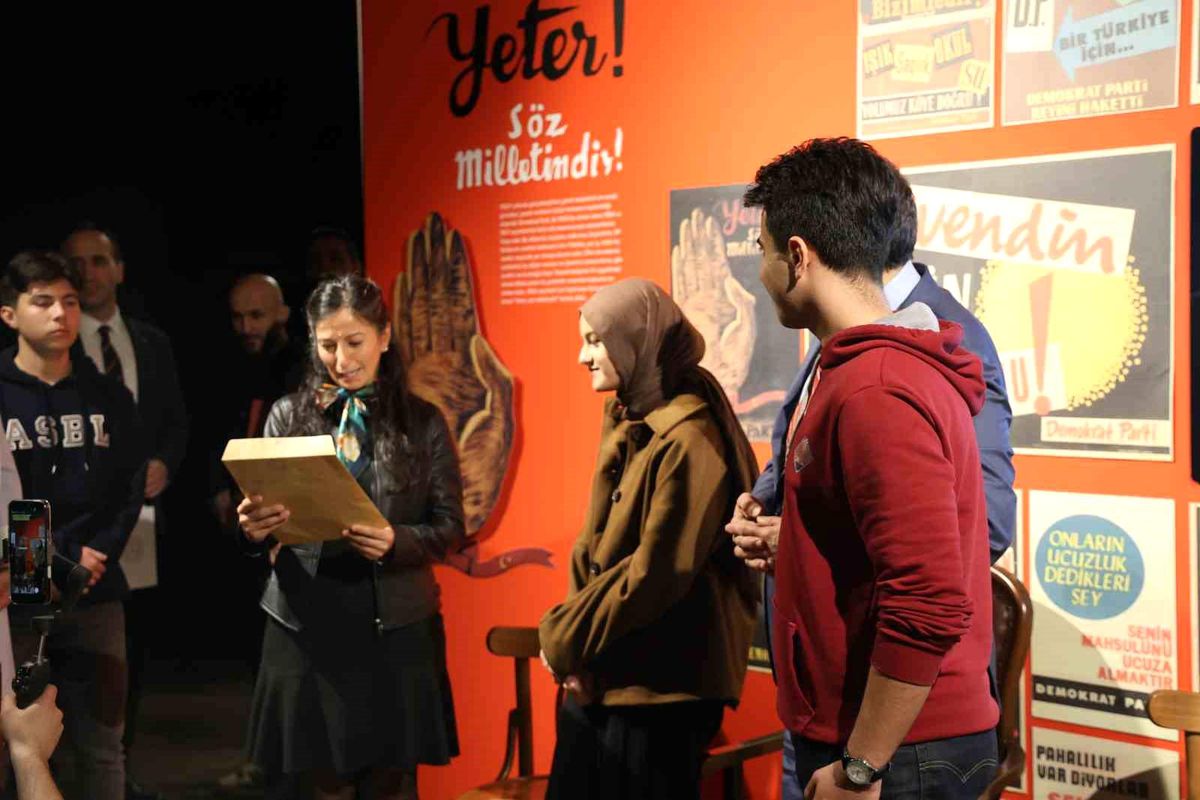 Milli Eğitim Bakanı Yusuf Tekin'den Aydın'da Öğretmene Sürpriz Doğum Günü Kutlaması