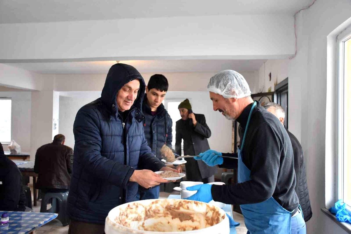 Sakarya Hendek'te 117 Yıllık Keşkek Geleneği Devam Ediyor: Ustalar Plaketle Ödüllendirildi