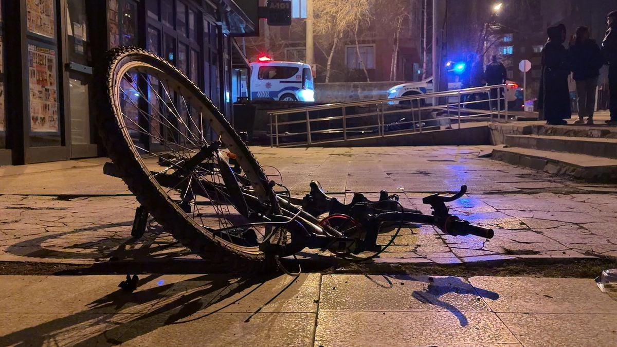 Erzurum’da Bisikletli Çocuğa Çarpan Otomobilin Kaçışı Sonrası Duran Kalp Hastanede Yeniden Çalıştırıldı