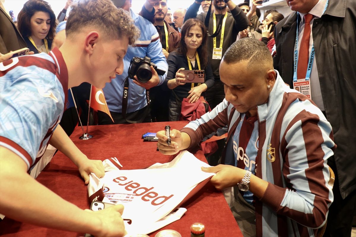 Jaja Trabzonspor Taraftarlarıyla Buluştu: Galatasaray Maçından 3-1 Galibiyet Bekliyor