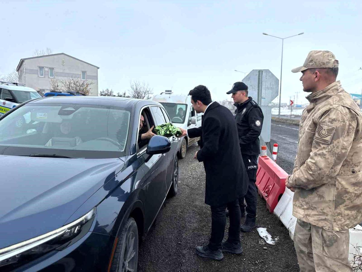 Susuz Kaymakamı Muhammed Emin Tutal’dan Bayram Ziyaretleri ve Trafik Denetimleri