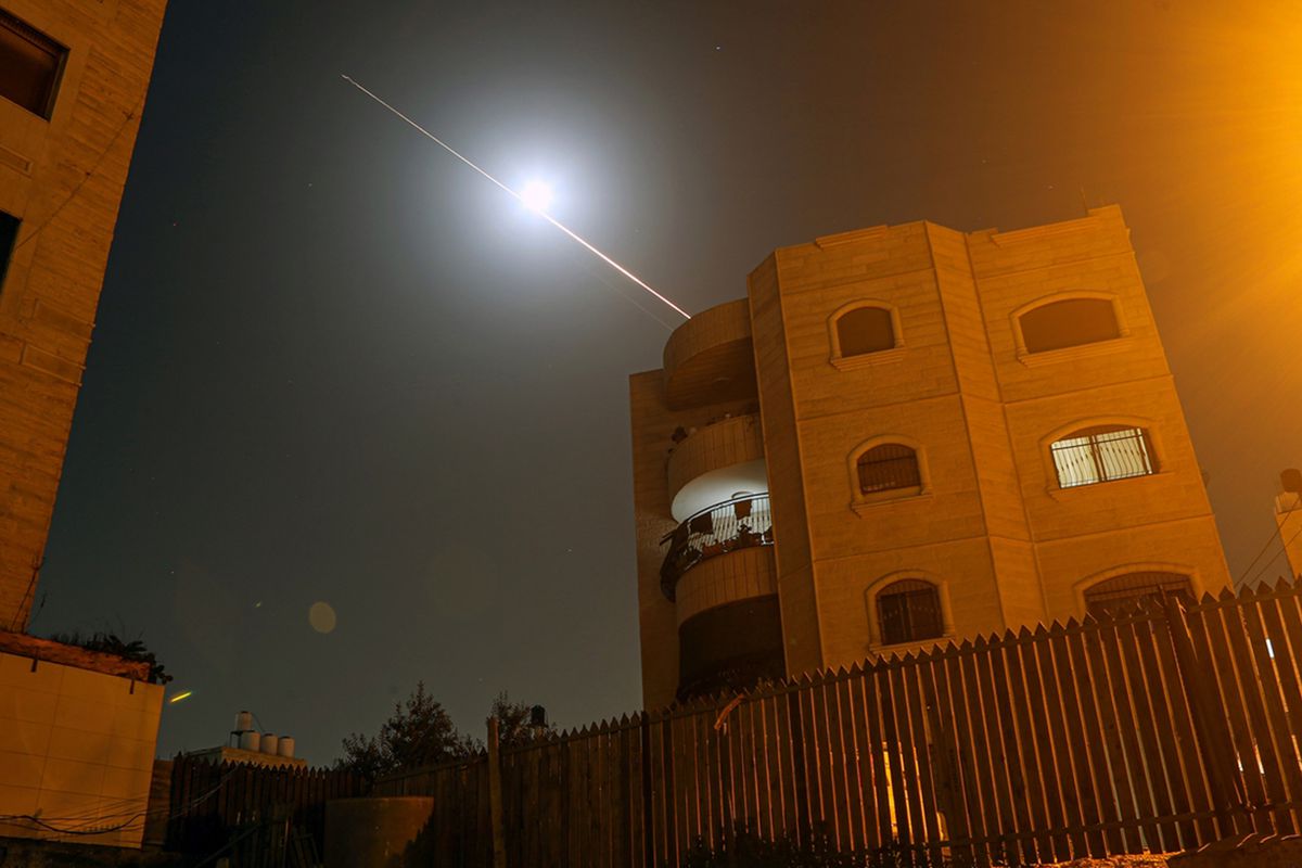 İsrail’e İki Koldan Ağır Füze Saldırısı: İran ve Hizbullah’tan Kritik Vuruluşlar