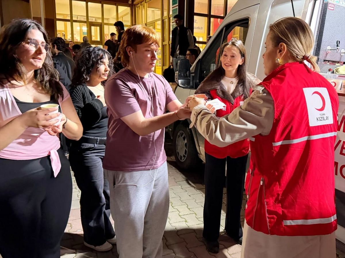 Türk Kızılay’dan Öğrencilere Çorba İkramı ve Trakya Üniversitesi’nde Eğitim İş Birlikleri Artıyor