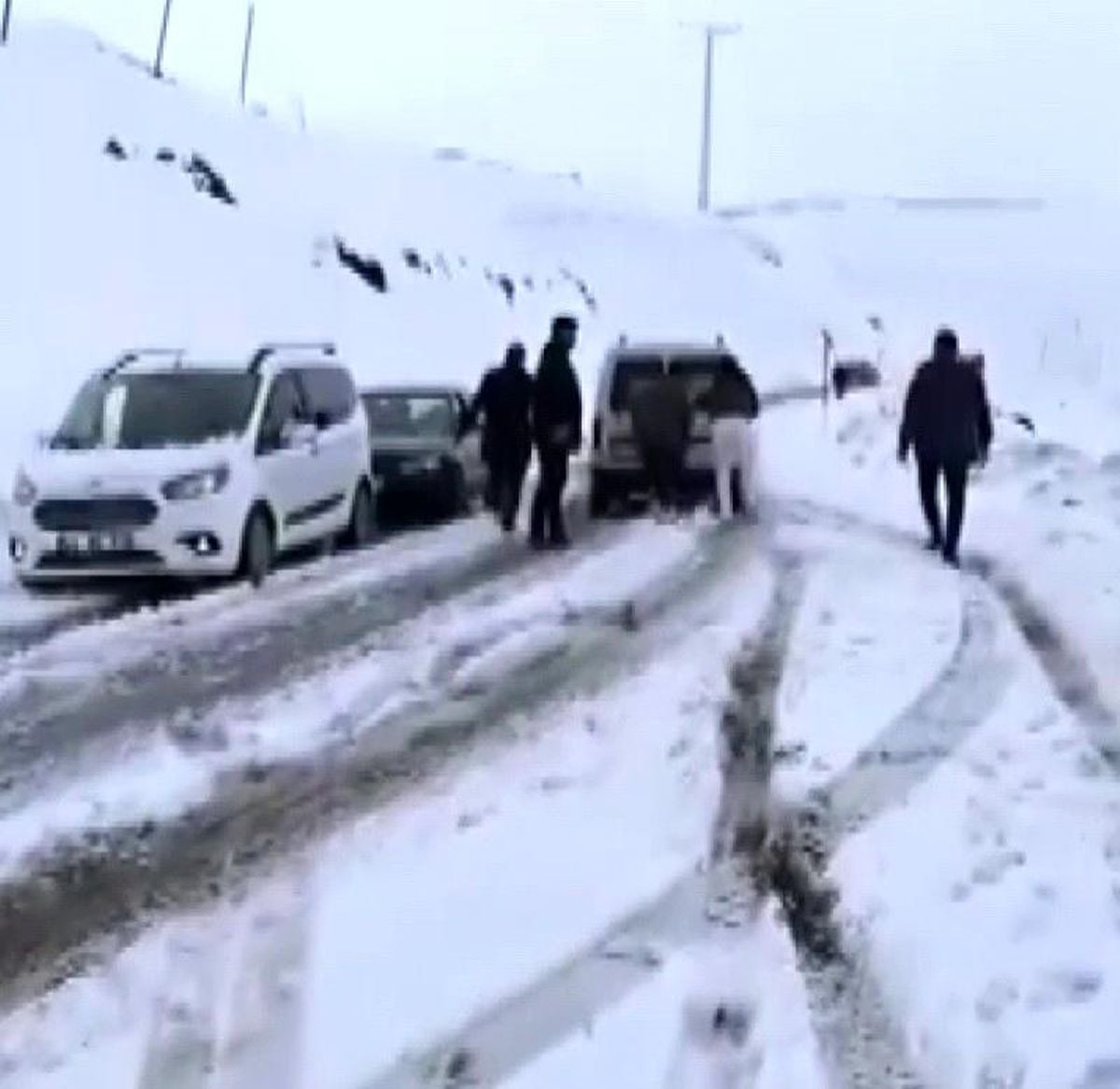 Adıyaman Sincik’te Yoğun Kar Yağışı Sebebiyle Sincik-Malatya Karayolu Ulaşıma Kapandı