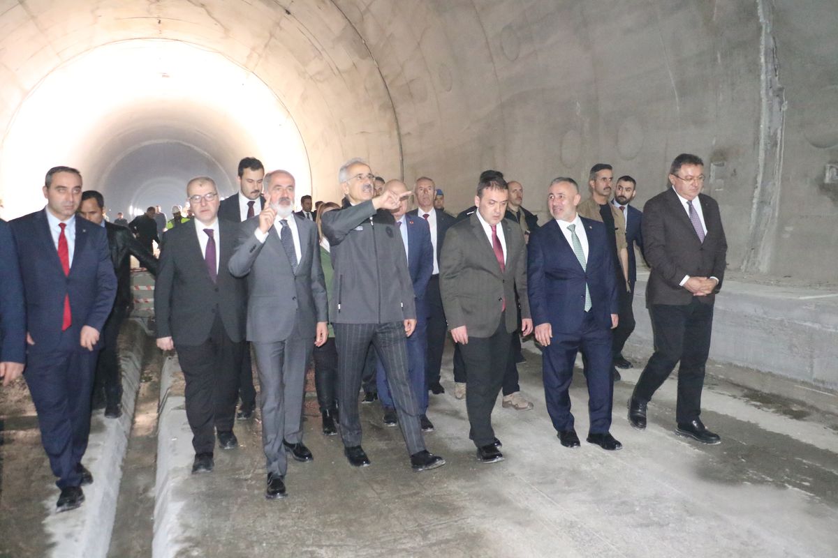 Türkiye Demir Yolları 2028’de 17 Bin Kilometreye Ulaşacak: Hızlı Trenle 27 İle Bağlantı Hedefleniyor