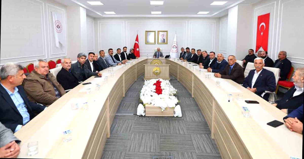 Adıyaman Valisi Osman Varol Muhtarlarla Bir Araya Gelerek Talepleri Değerlendirdi