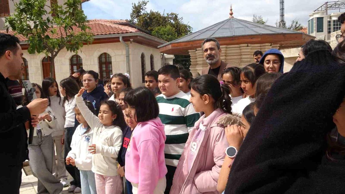 Hatay Gazele Gazel Korosu, Antakya'nın Tarihi ve Kültürel Güzelliklerini Öğrencilere Tanıtıyor