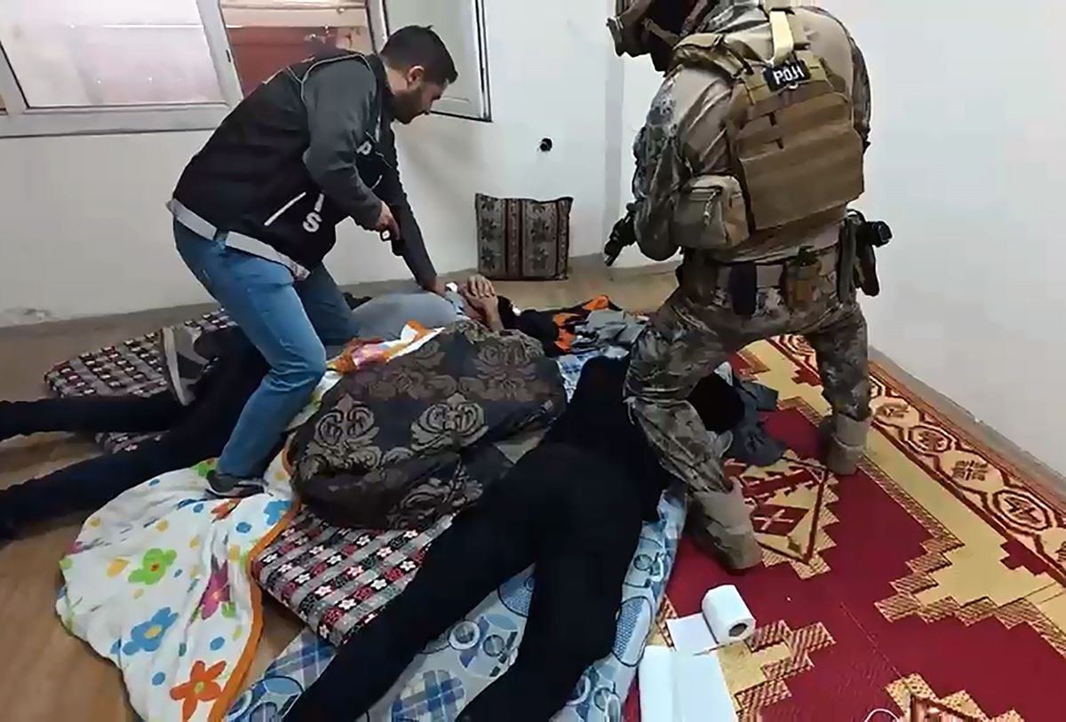 Adana'da Dev Uyuşturucu Hap Üretim Operasyonu: 9 Gözaltı, Milyonlarca Hap Ele Geçirildi