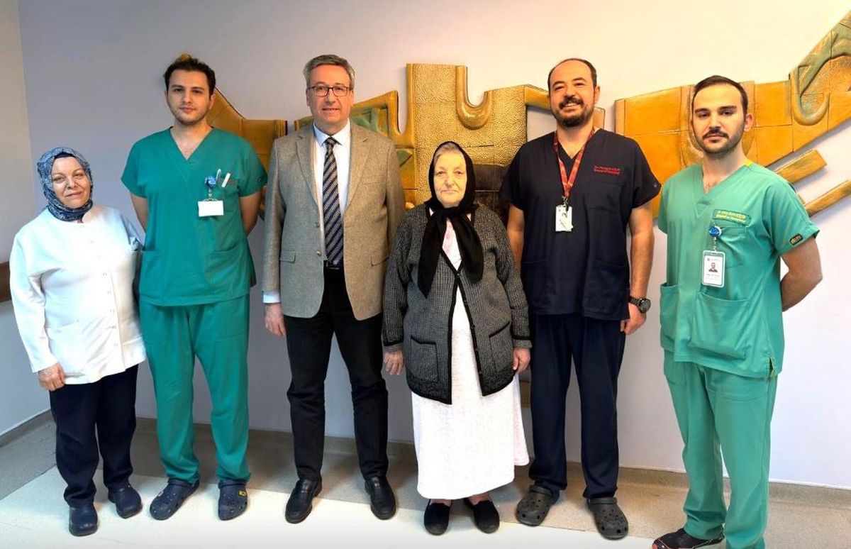 Sol Kalça Çevresinden 3,7 Kilogramlık Dev Yumuşak Doku Tümörü Başarıyla Çıkarıldı