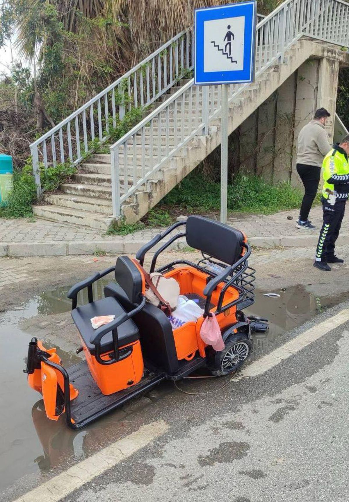 Alanya'da Vinçle Çarpışan Elektrikli Üç Tekerlekli Motorsiklet Sürücüsü Hayatını Kaybetti