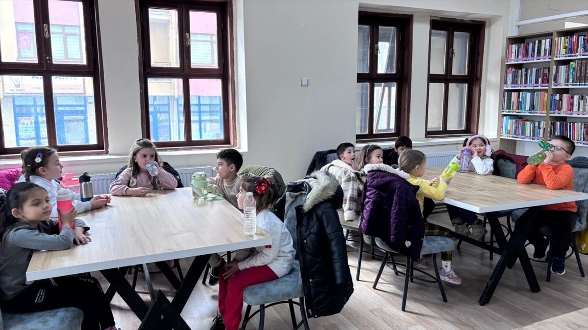 Yeniçağa'da Kütüphane Haftası Etkinlikleriyle Öğrencilerin Kitap Sevgisi ve Konuşma Becerileri Güçlendiriliyor