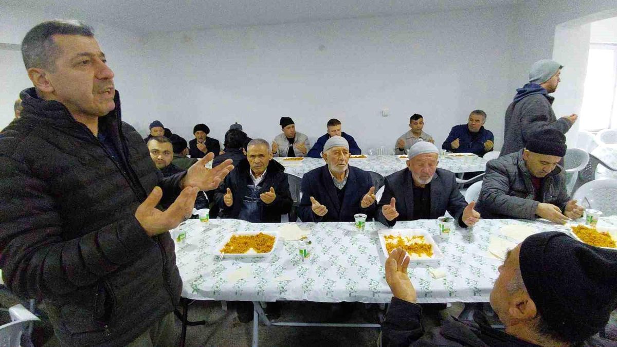 Mudurnu Örencik Köyünde Geleneksel Bayram Yemeğiyle Mahalleler Bir Araya Geldi