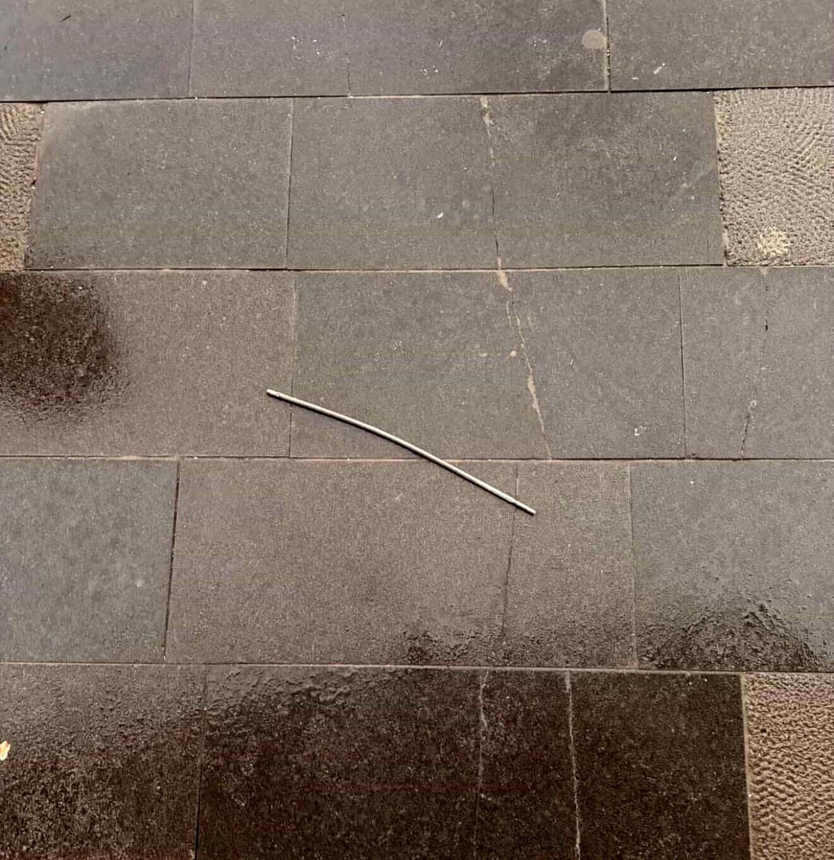 Elazığ’da Elysium AVM Önünde Başına Demir Çubuk Düşen Kişi Hastaneye Kaldırıldı