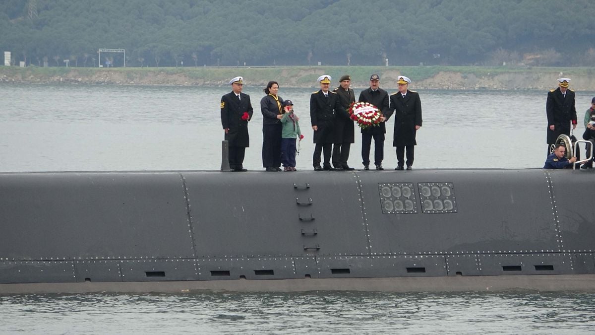 Çanakkale Boğazı'nda 73 Yıl Önce Batan TCG Dumlupınar Denizaltısı Şehitleri Anıldı