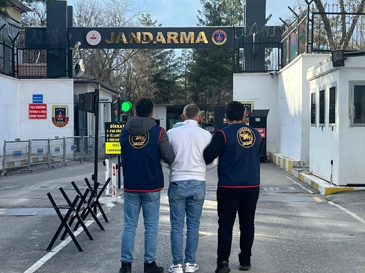 Diyarbakır'da 153 Suçtan Aranan Şüpheli Jandarma Timleri Tarafından Yakalandı