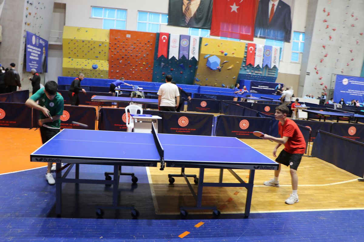 Türkiye İşitme Engelliler Masa Tenisi Şampiyonası Samsun’da Başladı: 62 Sporcu Mücadele Ediyor