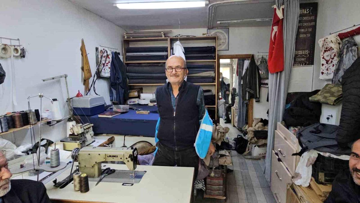 52 Yıllık Terzi Ustası Ayhan Tatar, Bitlis Adilcevaz’da Mesleğine Sıradışı Bağlılıkla Devam Ediyor