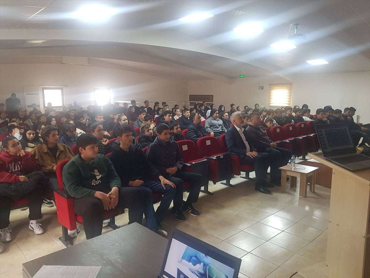 Elazığ Keban'da TÜBİTAK Bilim Söyleşisi Düzenlendi: Öğrenciler Bilimle Buluştu