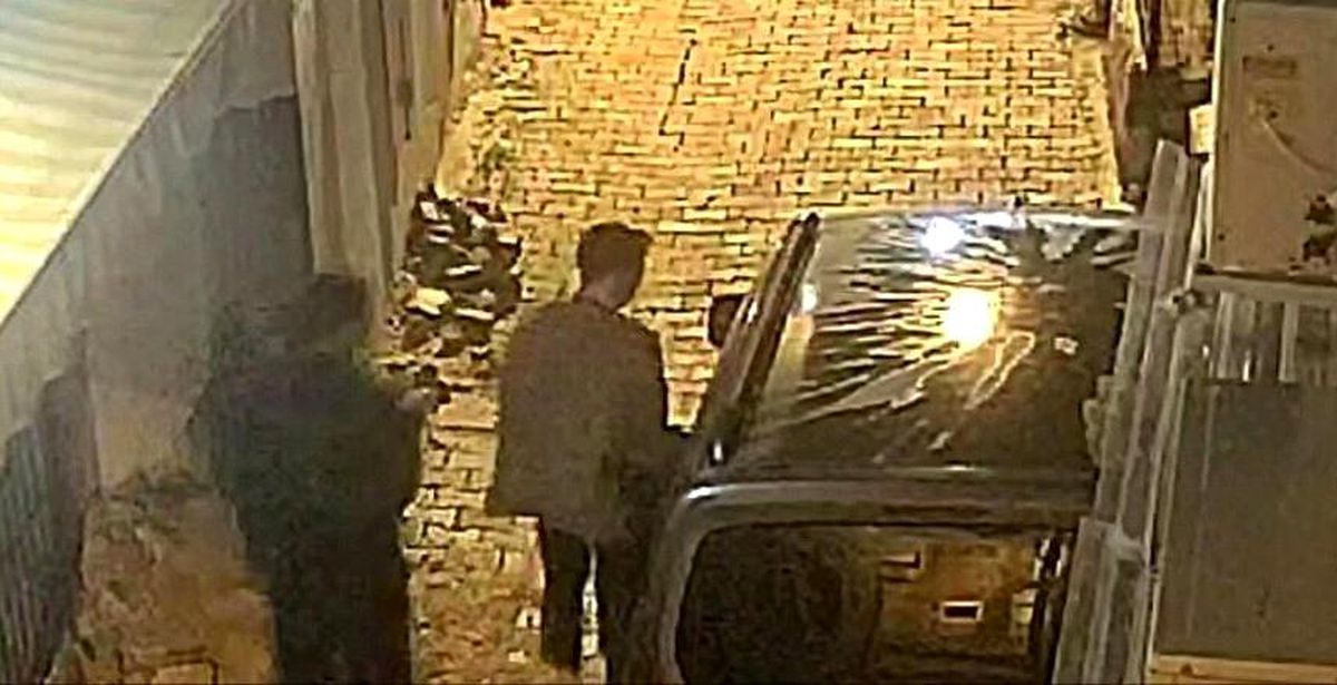 Çeşme’de Araç Kapılarını Zorlayarak Hırsızlığa Kalkışan 2 Şüpheli Jandarma Operasyonuyla Yakalandı