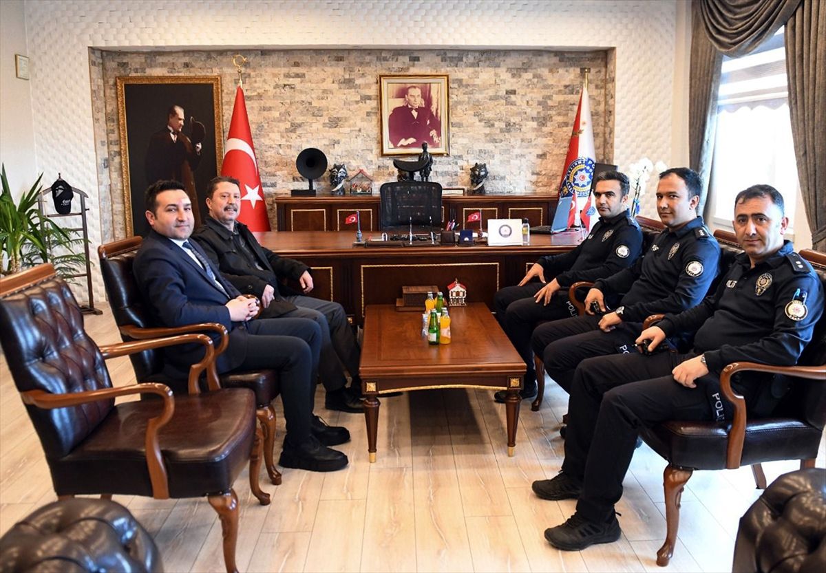 Beypazarı Belediye Başkanı Özer Kasap’tan İlçe Emniyet Müdürü Murat Dursun’a Polis Teşkilatı’nın 181. Yılı Ziyareti