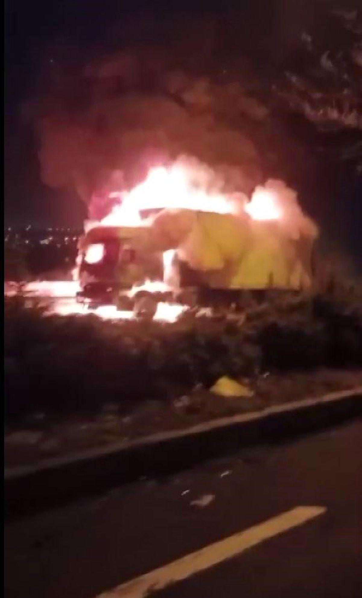 Diyarbakır-Silvan Karayolunda Seyir Halindeki Tırda Çıkan Yangın Korkuttu