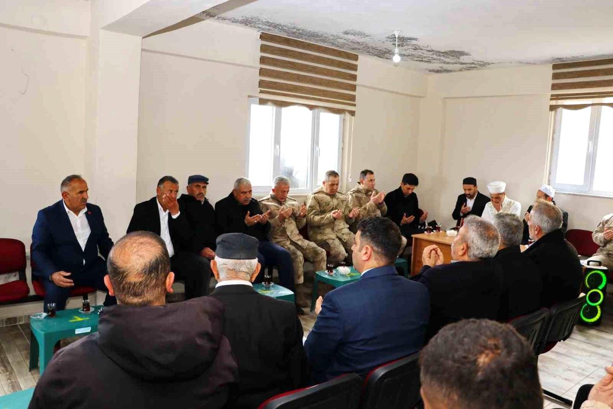 Siirt'te 7 Şehit Güvenlik Görevlisi Anma Töreniyle Rahmetle Yad Edildi