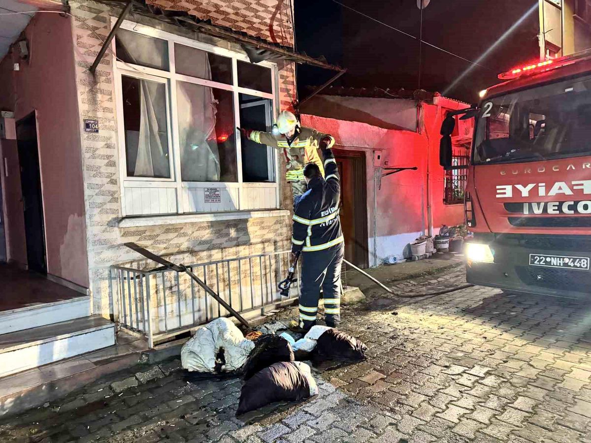 Edirne Çavuşbey’de Apartman Dairesinde Çıkan Yangın Büyümeden Söndürüldü