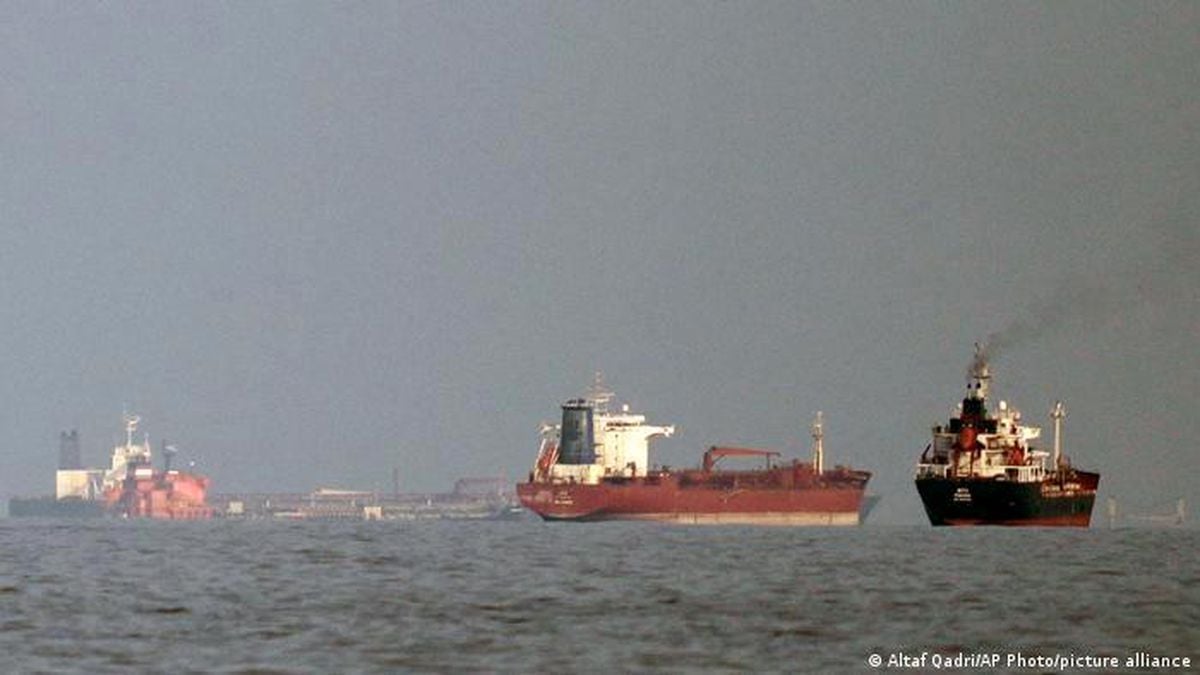 ABD İran Limanlarına Kısmi Abluka Başlattı: Uluslararası Denizcilik Örgütü Hukuksuz Buldu