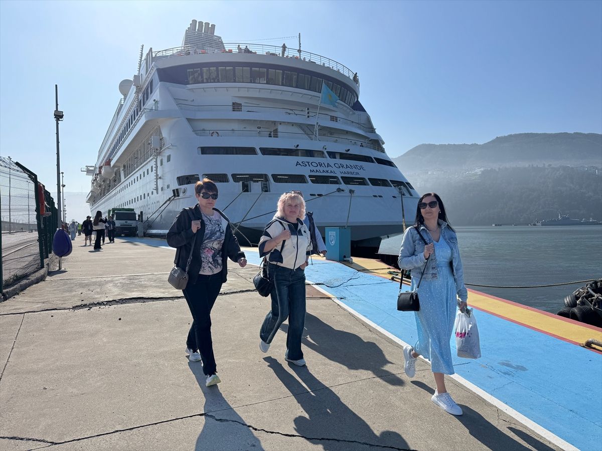 Amasra Limanı’na 907 Yolcuyla Dev Kruvaziyer  Astoria Grande  93. Kez Demirledi