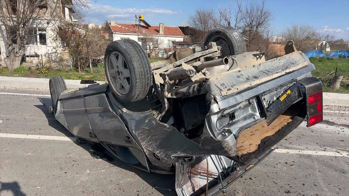 Afyonkarahisar Bolvadin’de Trafik Kazası: 1 Yaralı, Güvenlik Kamerası Anları Kaydetti