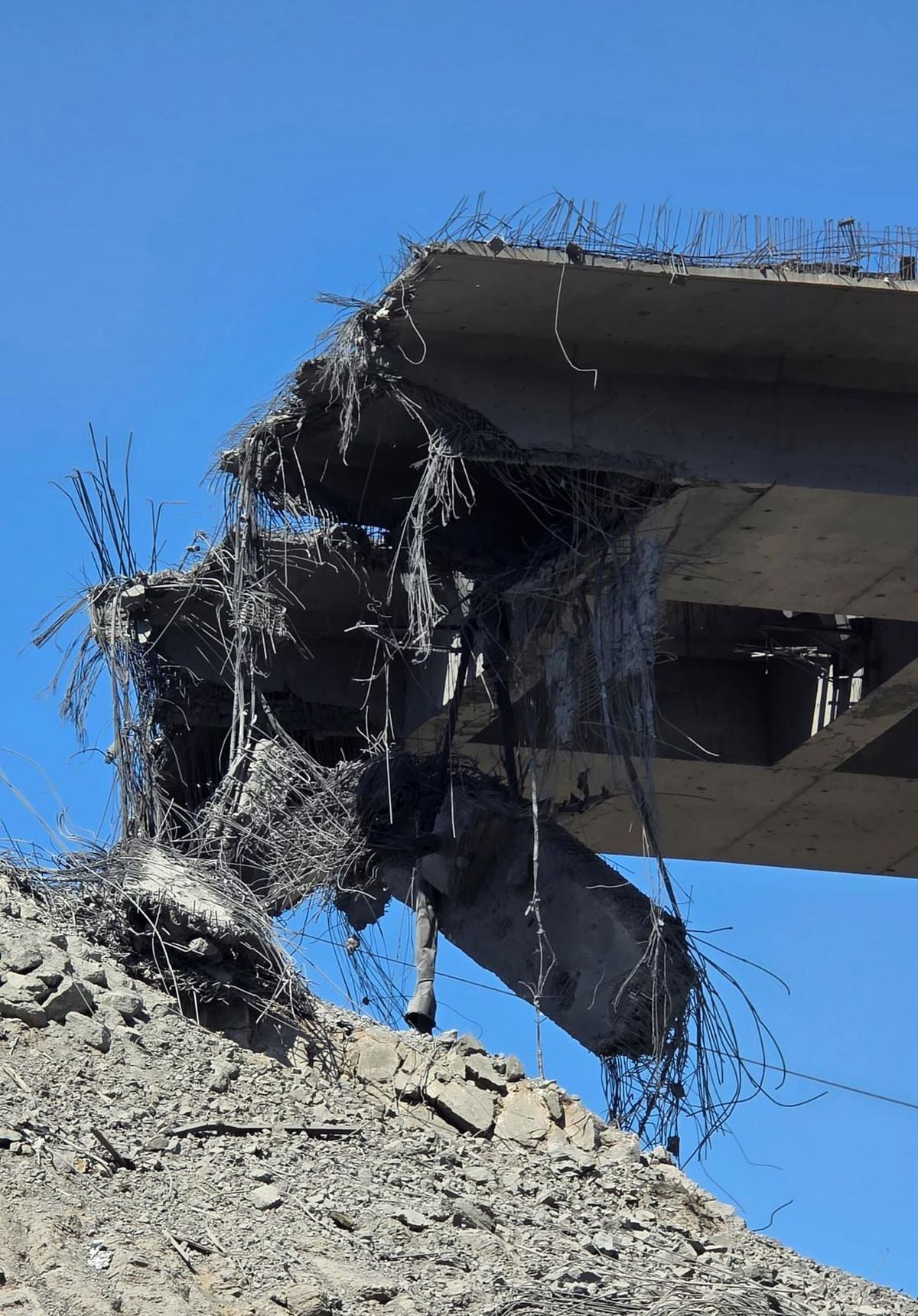 ABD ve İsrail'in İran Kerec'teki B1 Köprüsü Saldırısında Ölü Sayısı 13'e Yükseldi