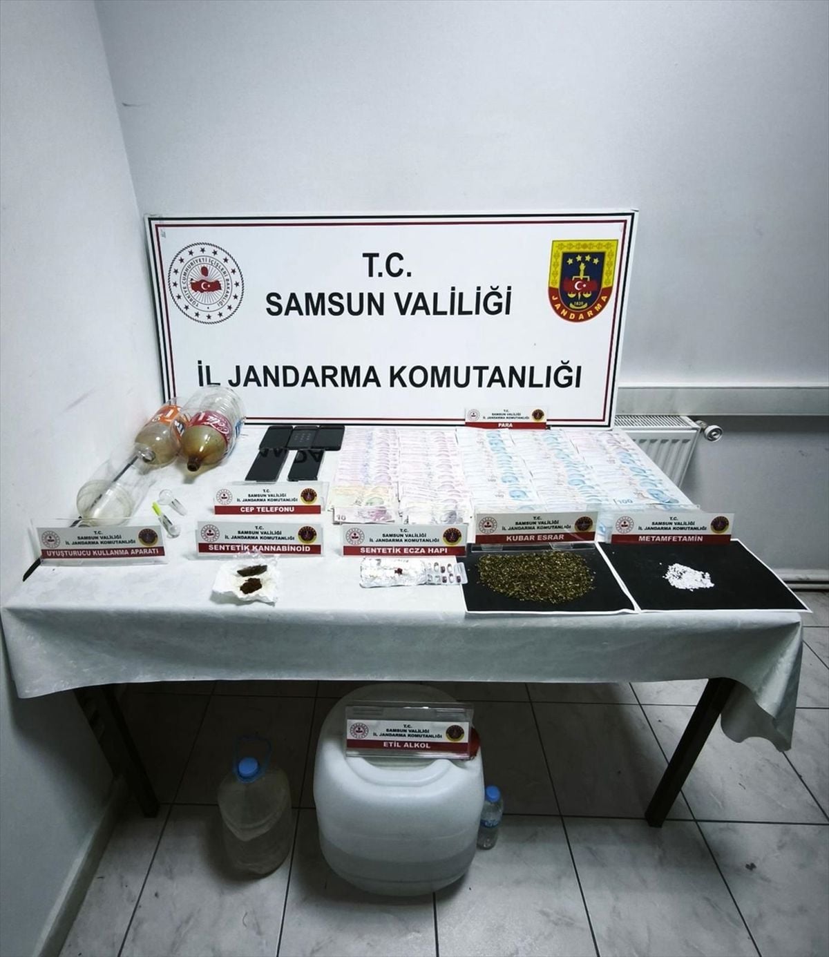 Çarşamba'da Dev Uyuşturucu Operasyonu: 5 Şüpheli Gözaltında, Yüklü Miktarda Uyuşturucu ve Para Ele Geçirildi