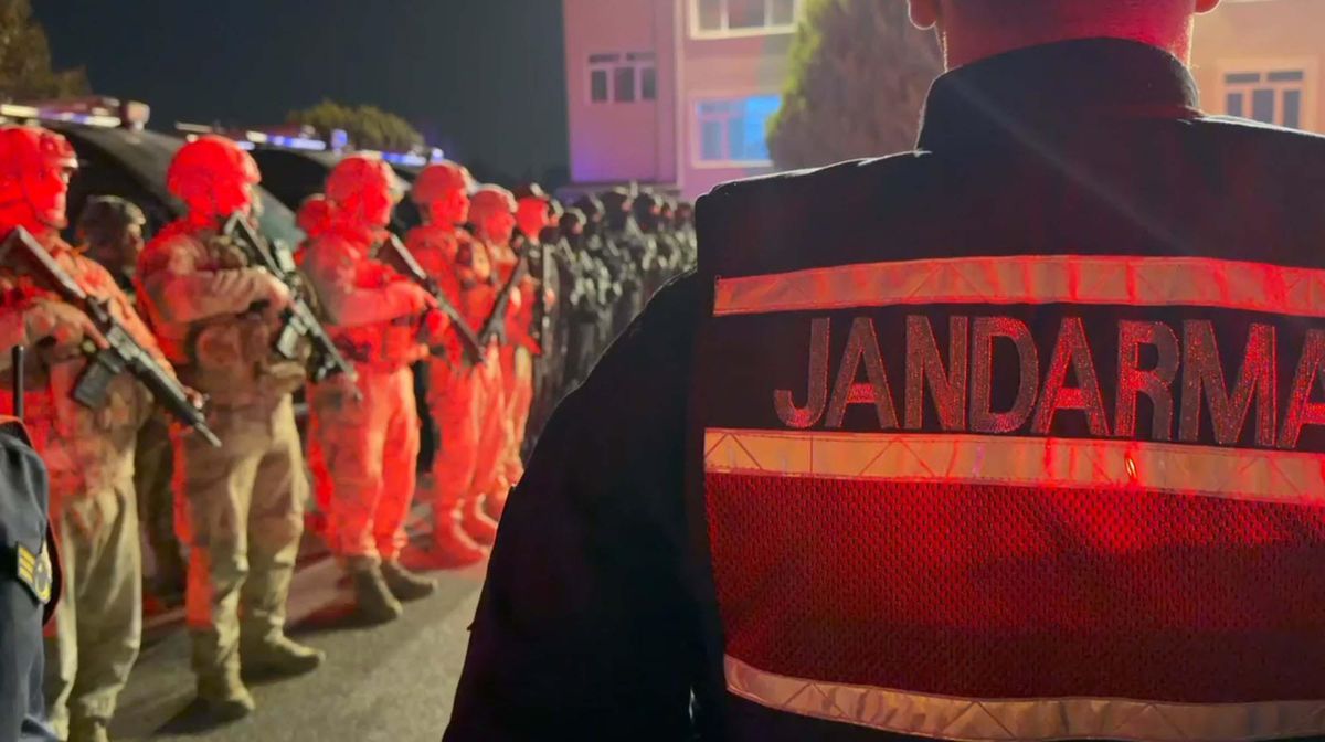 İzmir Merkezli FETÖ Operasyonlarında 29 Şüpheli Gözaltına Alındı