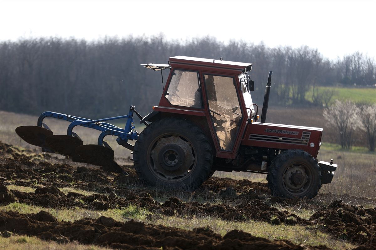 Kırklarelili Çiftçi, Pullukla Toprağa  Anadolu Ajansı 106 Yaşında  Yazdı