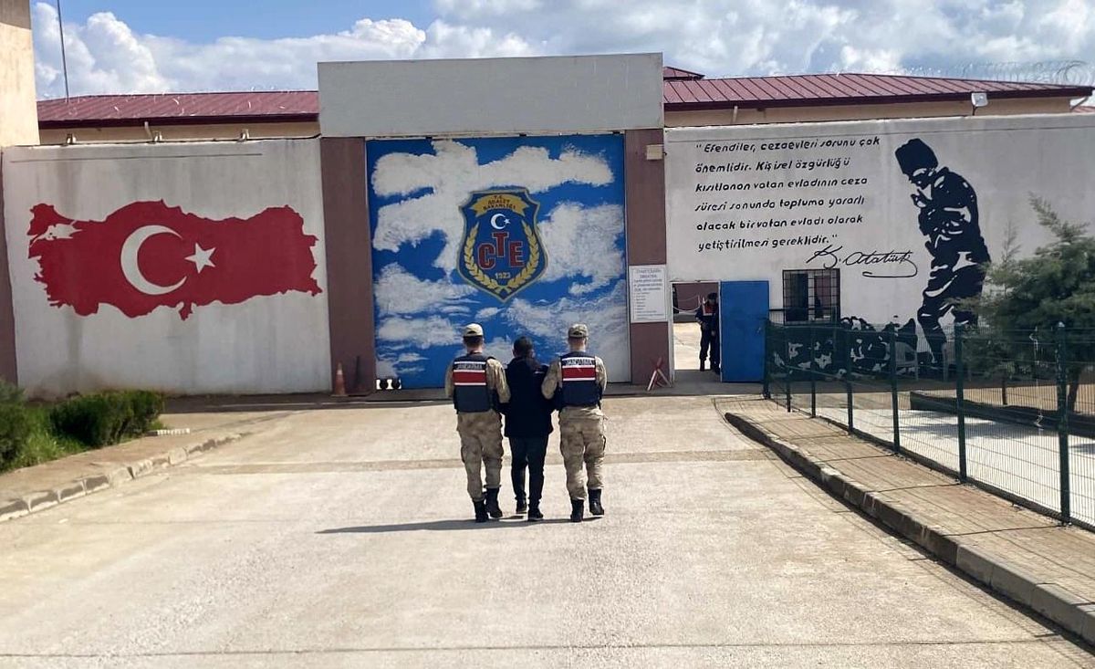 Gaziantep'te 22 Yıl Kesinleşmiş Hapis Cezası Olan Hırsızlık Şüphelisi Jandarma Tarafından Yakalandı