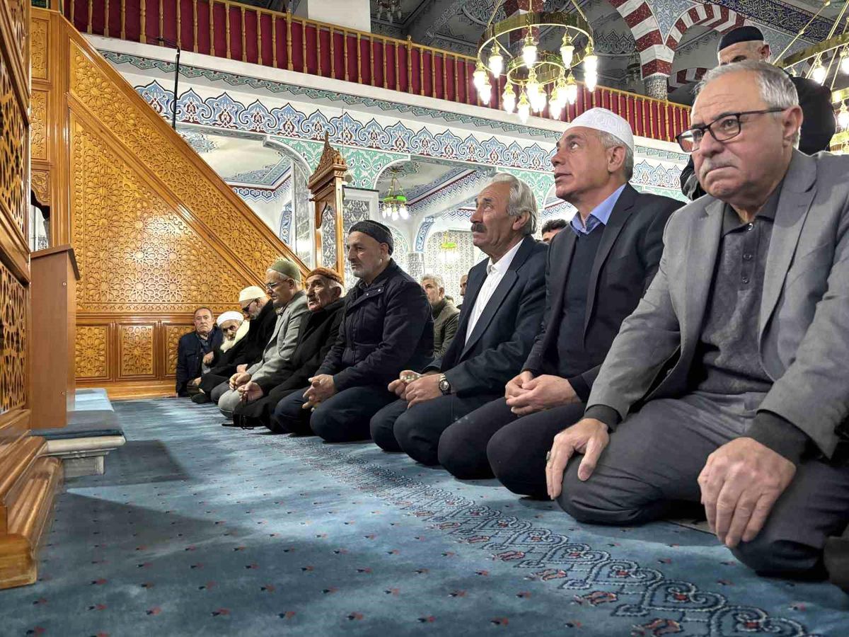 Bingöl'de Ramazan Bayramı Coşkusu: Vatandaşlar Sabah Namazında Camilere Akın Etti