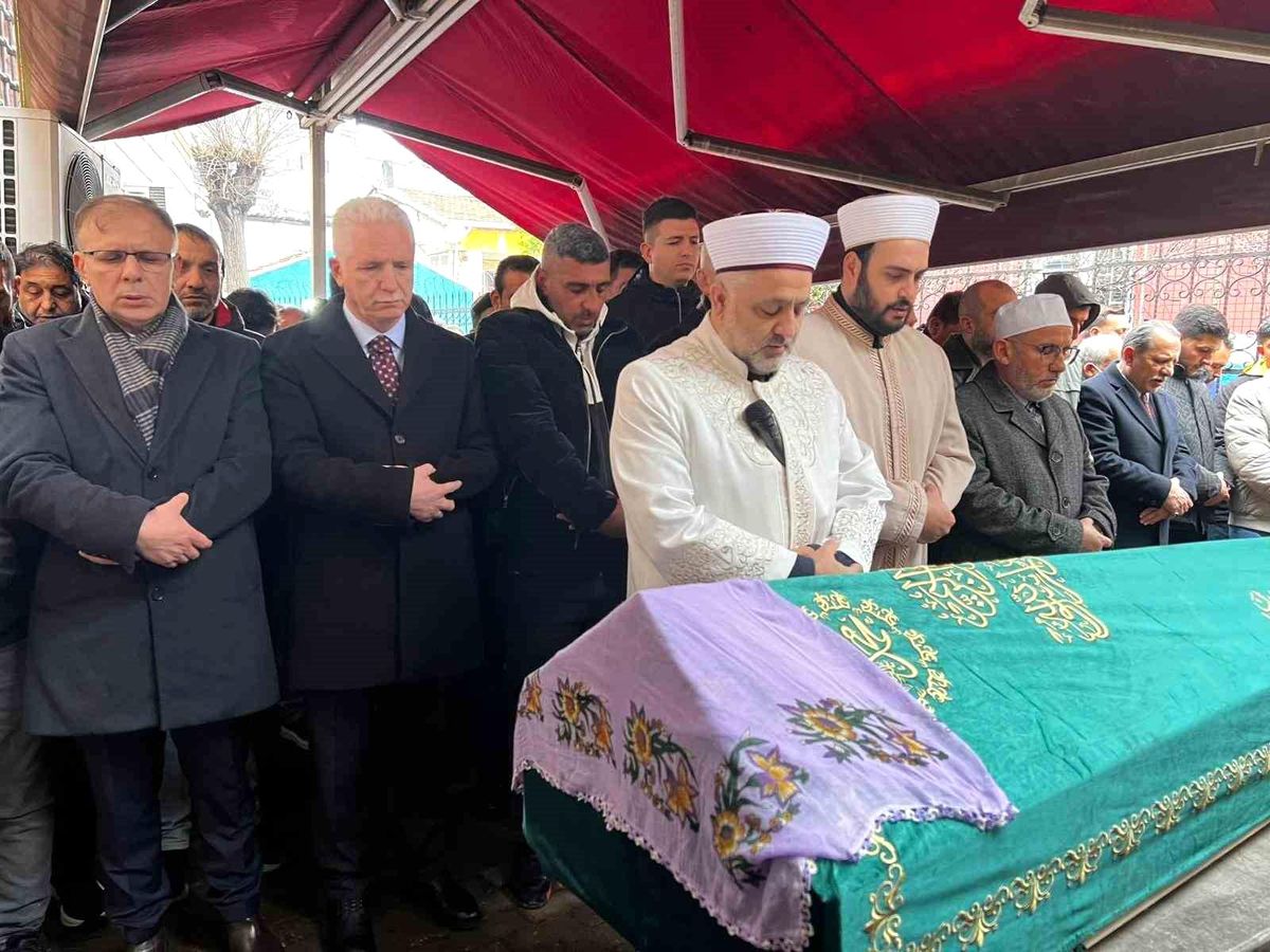 Fatih'teki Doğal Gaz Patlamasında Hayatını Kaybeden Semra Uruncan Son Yolculuğuna Uğurlandı