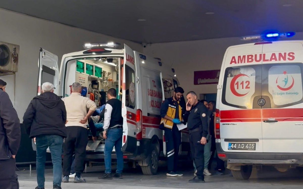 Malatya’da Akraba İki Grup Arasında Bıçaklı Kavga: 2 Kardeş Yaralandı