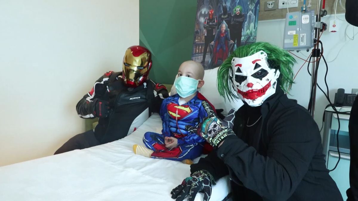 4 Yaşındaki Lösemi Hastası Zeyd’in Süper Kahraman Hayali Gerçek Oldu: Hastanede Sürpriz Ziyaret