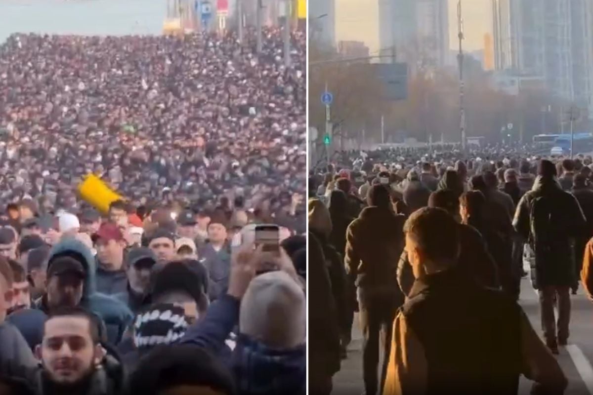 Ramazan Bayramı’nda Moskova’da Binlerce Müslüman Bayram Namazı İçin Cami Önlerinde Uzun Kuyruklar Oluşturdu