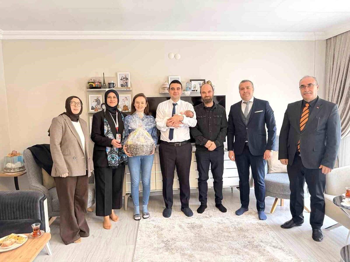 Osmaneli’de Yeni Doğan Bebeğe Destek Projesiyle Aileye Sağlık ve Huzur Temennisi