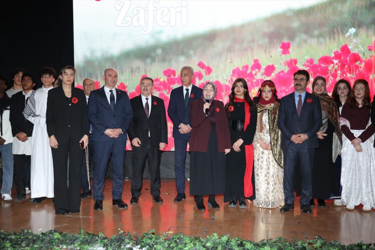 Çanakkale Savaşı'nı Anlatan Uluslararası Öğrenci Belgeseli  Dedem de Buradaydı nın Galası Büyük İlgi Gördü