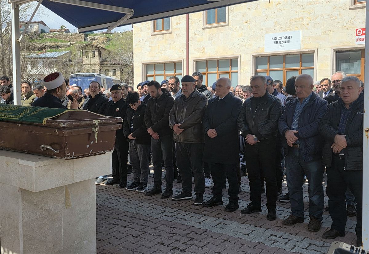 Diyarbakır Şehidinin Babası Murat Çelik Hafik’te Son Yolculuğuna Uğurlandı