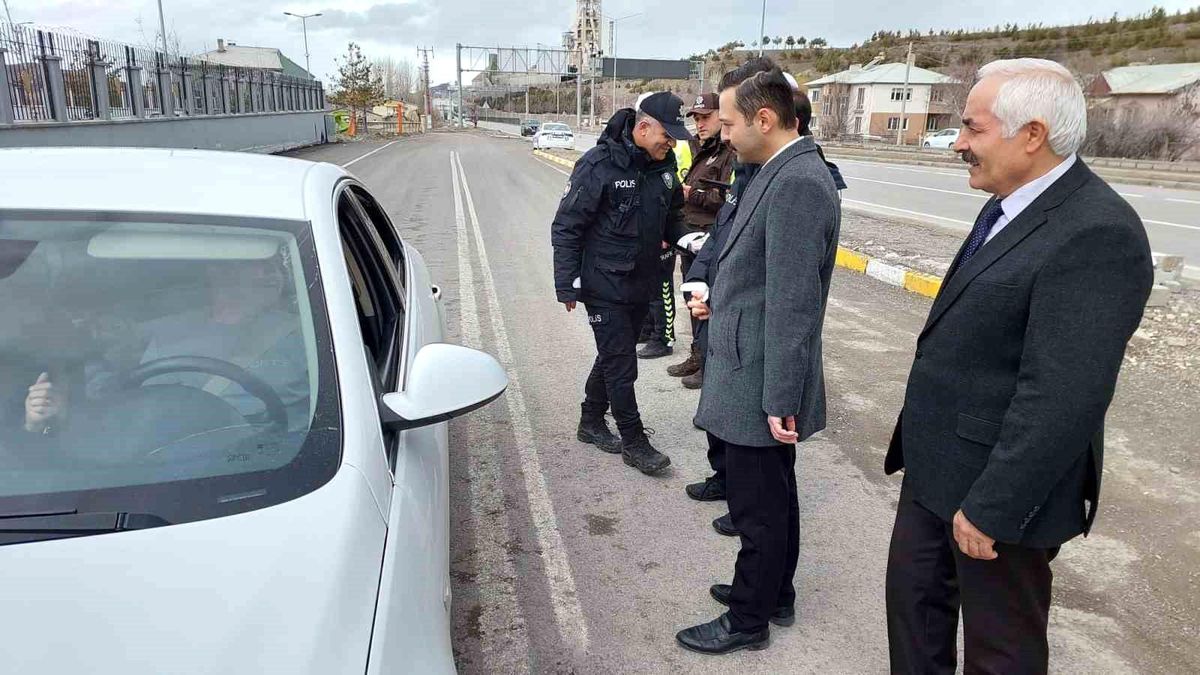 Erzurum Aşkale’de Bayram Coşkusu Trafik Denetim Noktasında Yaşandı
