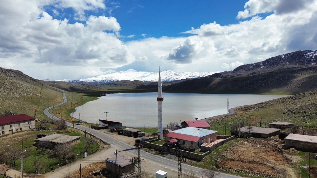 Siirt'te Kuruyan Zirin Gölü Yoğun Yağışlarla Tekrar Canlandı: Dron Görüntüleri Heyecan Yarattı